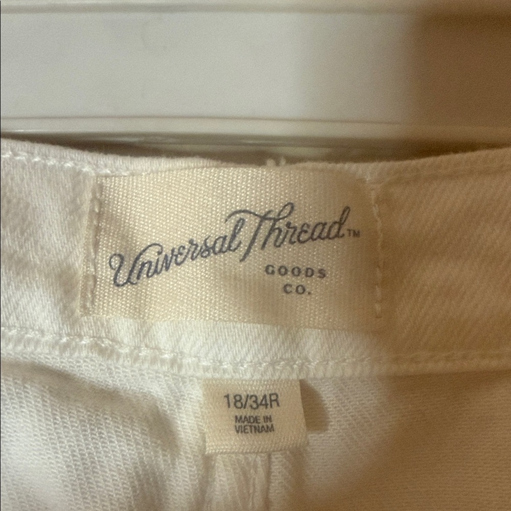 Universal Thread Women's Boyfriend Jeans in White with Embroidered Details - Picture 3 of 9
